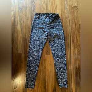 Onzie yoga pants/leggings size M/L